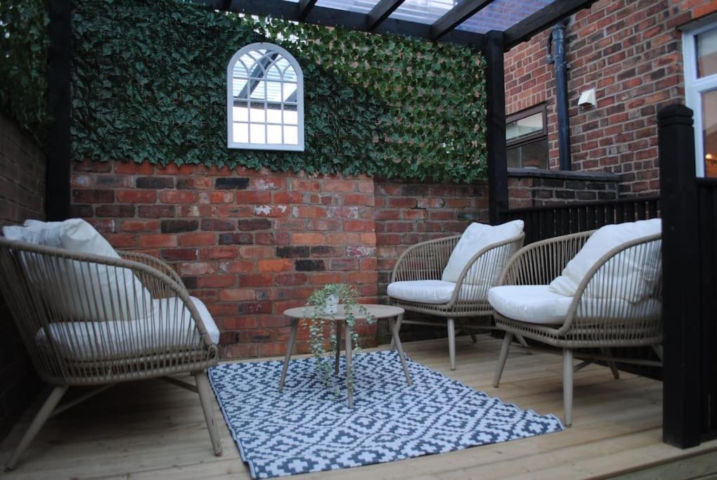 Вилла Cosy Renovated House In Warrington Экстерьер фото