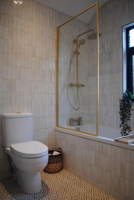 Вилла Cosy Renovated House In Warrington Экстерьер фото