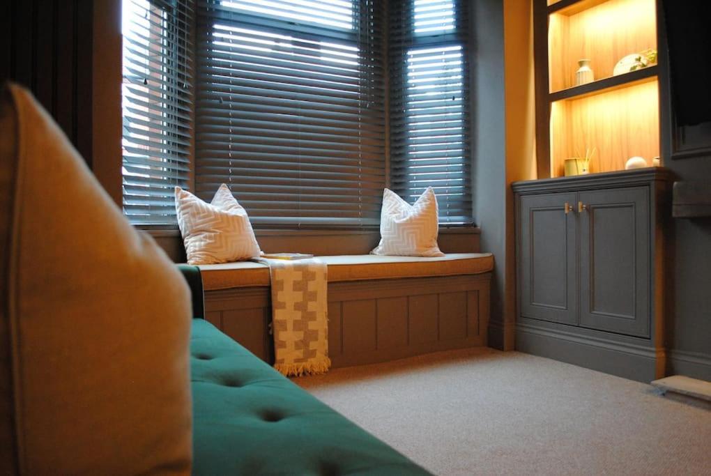 Вилла Cosy Renovated House In Warrington Экстерьер фото